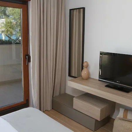 Luxury Poolside Slatine