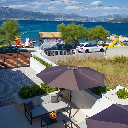Luxury Poolside Slatine