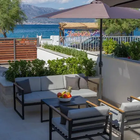 Luxury Poolside Vila