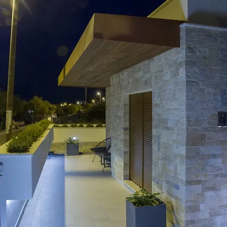 Vila Luxury Poolside *
